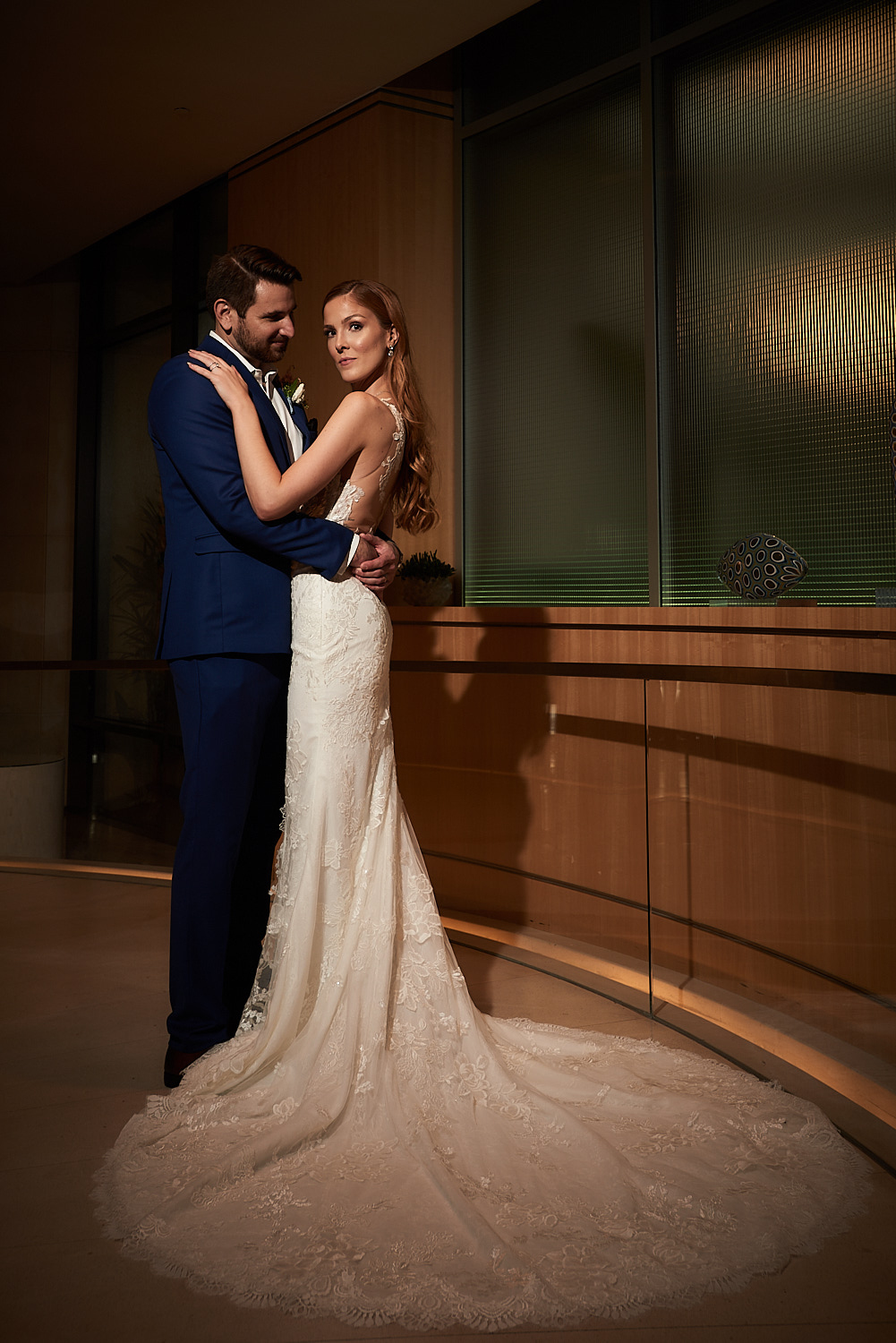 elegant-couple-portrait-beverly-hills-hotel-luxury-wedding